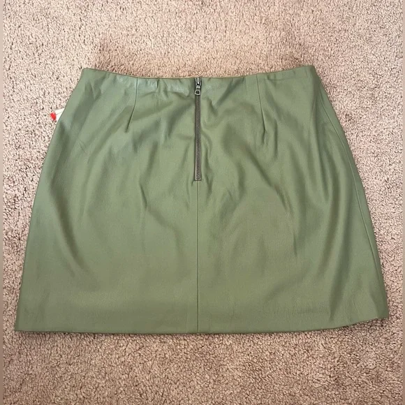 Alice + Olivia Sage Green Faux Leather Skirt OS NWT - Picture 2 of 3